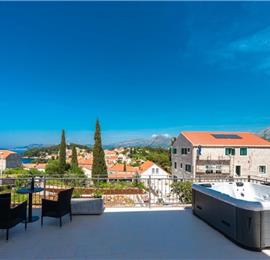 1 Bedroom and 2 Bedroom Apartments with Balconies, Shared Terrace and Jacuzzi in Cavtat